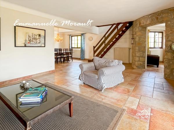 Propriété à vendre 8 pièces avec piscine et grand parc à BAGNOLS EN FORET (83)