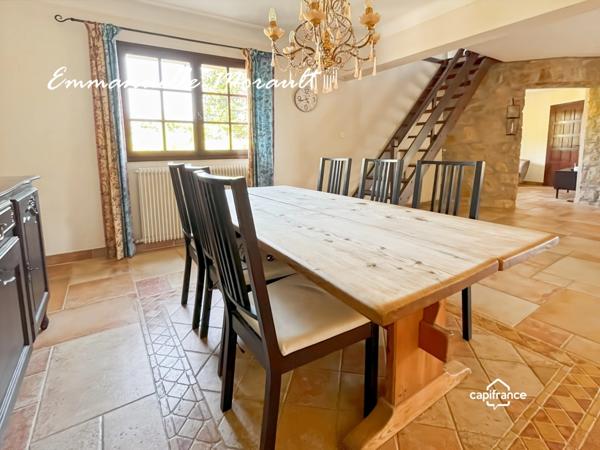 Propriété à vendre 8 pièces avec piscine et grand parc à BAGNOLS EN FORET (83)