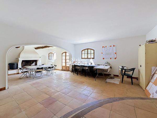 Maison 13 pièces 535.6 m2
