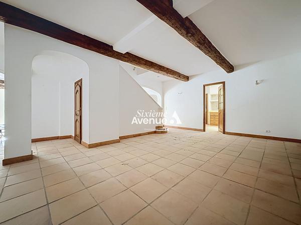 Maison 13 pièces 535.6 m2