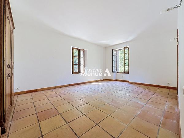 Maison 13 pièces 535.6 m2