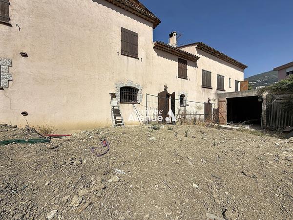 Maison 13 pièces 535.6 m2