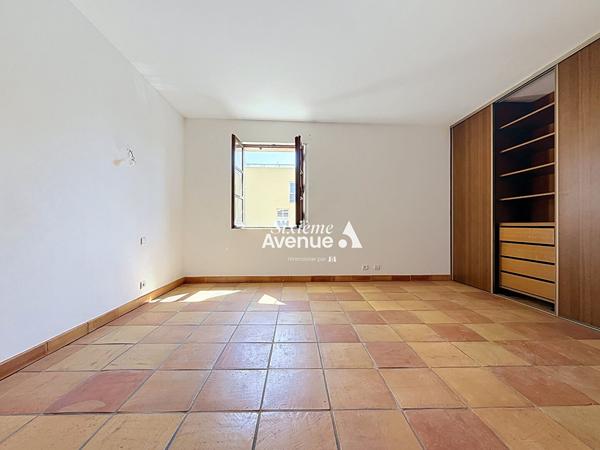 Maison 13 pièces 535.6 m2