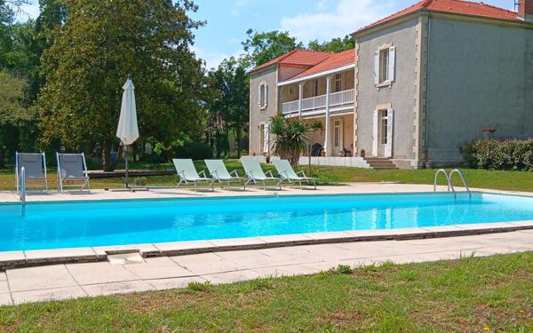 Maison à vendre    8 pièces •  Commensacq