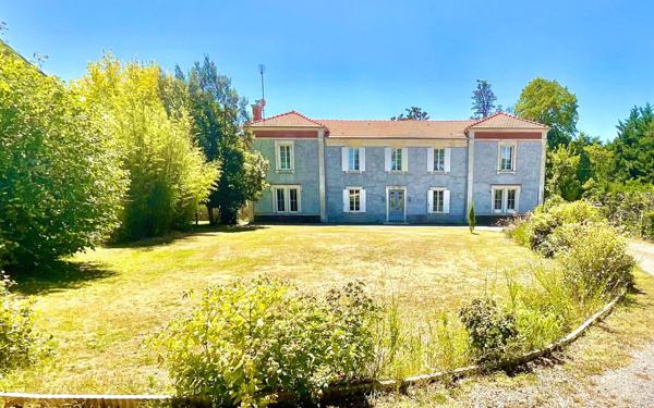 Maison à vendre    8 pièces •  Commensacq