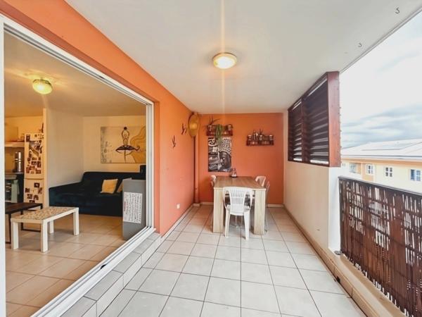 🔥 À VENDRE – T3 TRAVERSANT AVEC DOUBLE VARANGUE – SAINTE-CLOTILDE 🔥