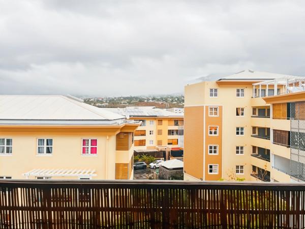 🔥 À VENDRE – T3 TRAVERSANT AVEC DOUBLE VARANGUE – SAINTE-CLOTILDE 🔥