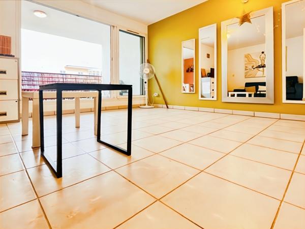 🔥 À VENDRE – T3 TRAVERSANT AVEC DOUBLE VARANGUE – SAINTE-CLOTILDE 🔥