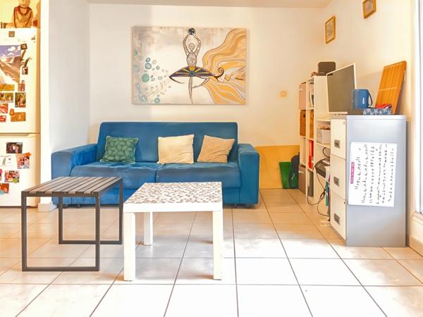 🔥 À VENDRE – T3 TRAVERSANT AVEC DOUBLE VARANGUE – SAINTE-CLOTILDE 🔥