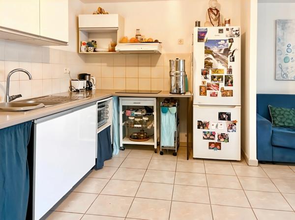 🔥 À VENDRE – T3 TRAVERSANT AVEC DOUBLE VARANGUE – SAINTE-CLOTILDE 🔥