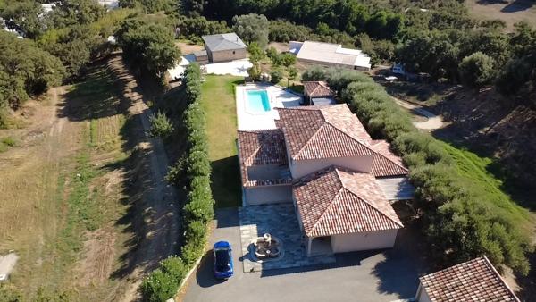 Cervione, Villa d'architecte avec piscine au calme absolu