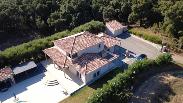 Cervione, Villa d'architecte avec piscine au calme absolu