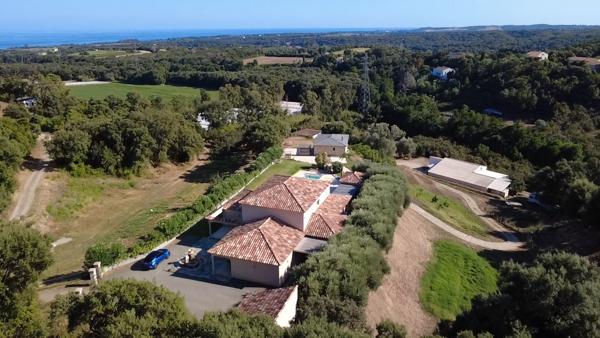 Cervione, Villa d'architecte avec piscine au calme absolu