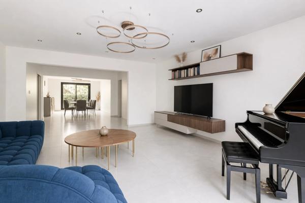 Appartement Saint-Cloud – Val d’Or – 151 m² – 4 chambres – Jardin & terrasse – Parking – Cave