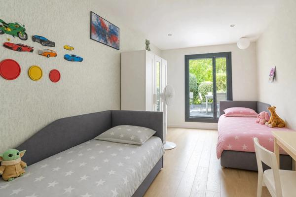 Appartement Saint-Cloud – Val d’Or – 151 m² – 4 chambres – Jardin & terrasse – Parking – Cave