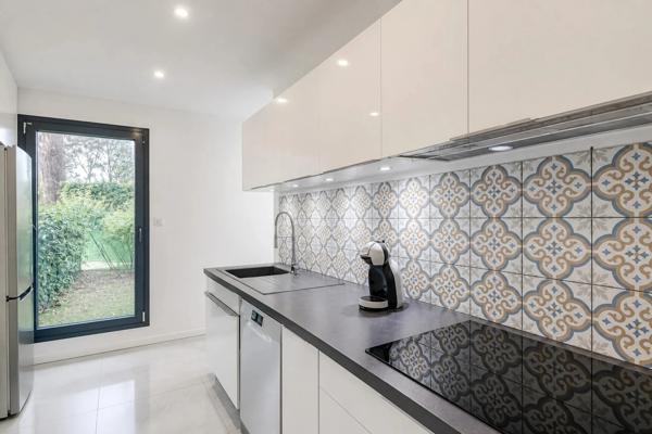 Appartement Saint-Cloud – Val d’Or – 151 m² – 4 chambres – Jardin & terrasse – Parking – Cave