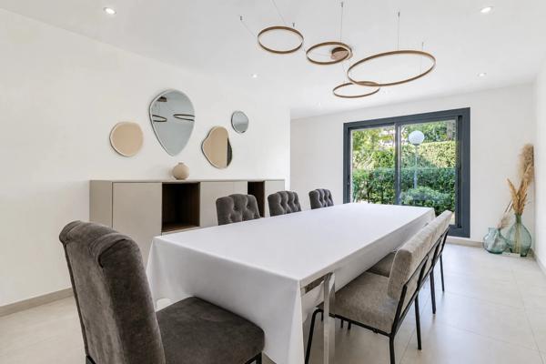 Appartement Saint-Cloud – Val d’Or – 151 m² – 4 chambres – Jardin & terrasse – Parking – Cave