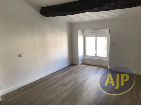 Location maison Vallet : 995 € - AJP Immobilier Clisson