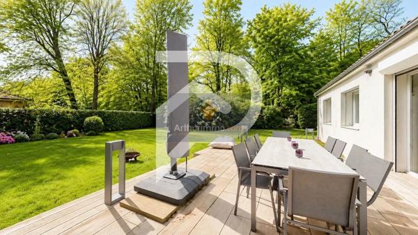 Vente                                                      Maison
                        
                     7 pièces                      150 m2                     à La Celle-Saint-Cloud