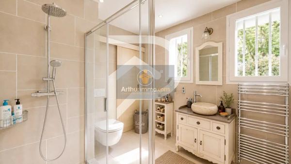 Vente                                                      Maison
                        
                     7 pièces                      150 m2                     à La Celle-Saint-Cloud