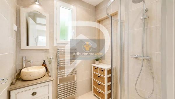 Vente                                                      Maison
                        
                     7 pièces                      150 m2                     à La Celle-Saint-Cloud