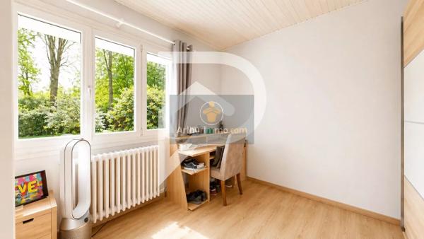 Vente                                                      Maison
                        
                     7 pièces                      150 m2                     à La Celle-Saint-Cloud