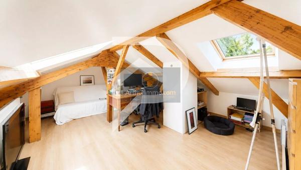 Vente                                                      Maison
                        
                     7 pièces                      150 m2                     à La Celle-Saint-Cloud