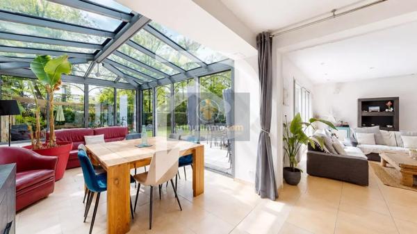 Vente                                                      Maison
                        
                     7 pièces                      150 m2                     à La Celle-Saint-Cloud