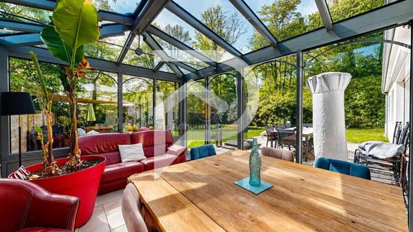 Vente                                                      Maison
                        
                     7 pièces                      150 m2                     à La Celle-Saint-Cloud