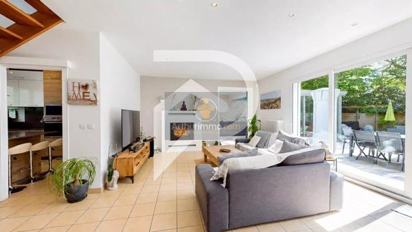 Vente                                                      Maison
                        
                     7 pièces                      150 m2                     à La Celle-Saint-Cloud