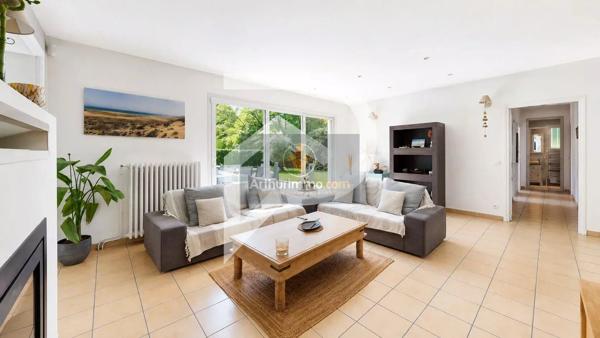 Vente                                                      Maison
                        
                     7 pièces                      150 m2                     à La Celle-Saint-Cloud