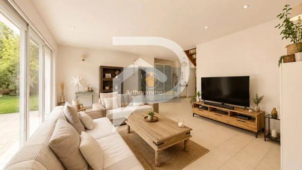 Vente                                                      Maison
                        
                     7 pièces                      150 m2                     à La Celle-Saint-Cloud