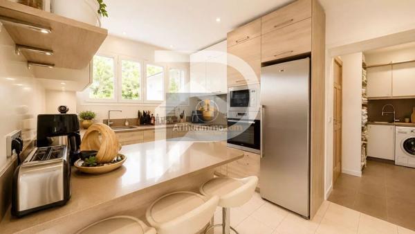 Vente                                                      Maison
                        
                     7 pièces                      150 m2                     à La Celle-Saint-Cloud