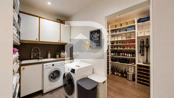Vente                                                      Maison
                        
                     7 pièces                      150 m2                     à La Celle-Saint-Cloud
