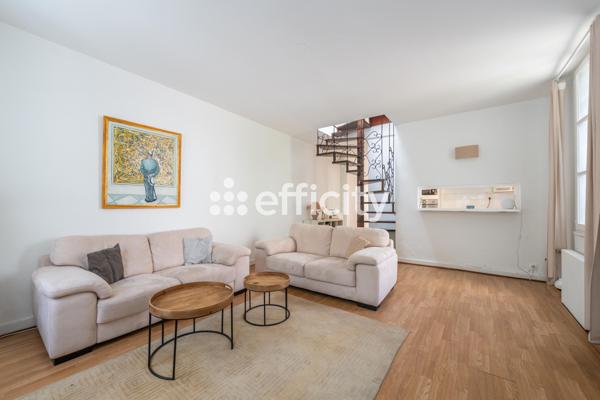 Maison
         6 pièces
        - 125 m² Bien prestige 850 000 € *