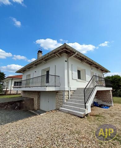 Maison à louer Pons : 4 pièces, 98m² avec 3 chambre(s) à 880€ - AJP Immobilier Pons