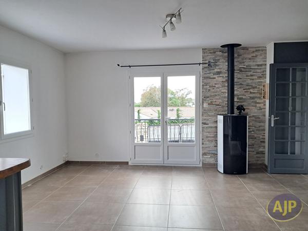 Maison à louer Pons : 4 pièces, 98m² avec 3 chambre(s) à 880€ - AJP Immobilier Pons