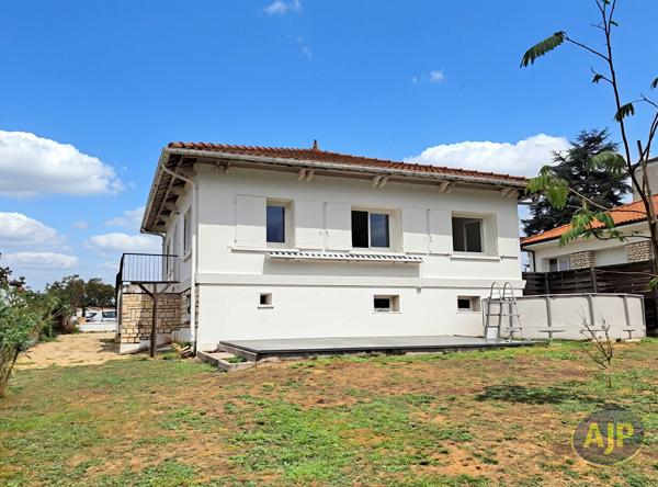 Maison à louer Pons : 4 pièces, 98m² avec 3 chambre(s) à 880€ - AJP Immobilier Pons
