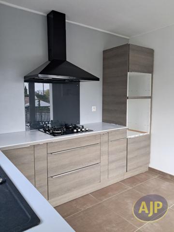 Maison à louer Pons : 4 pièces, 98m² avec 3 chambre(s) à 880€ - AJP Immobilier Pons