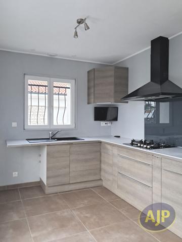 Maison à louer Pons : 4 pièces, 98m² avec 3 chambre(s) à 880€ - AJP Immobilier Pons