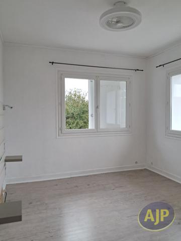 Maison à louer Pons : 4 pièces, 98m² avec 3 chambre(s) à 880€ - AJP Immobilier Pons
