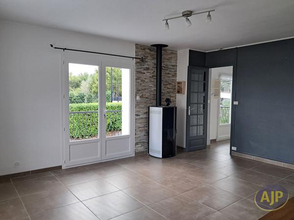 Maison à louer Pons : 4 pièces, 98m² avec 3 chambre(s) à 880€ - AJP Immobilier Pons