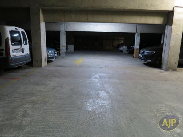 Parking à louer Paris 7eme : 160€ - AJP Immobilier Paris 15 - Agence Pernet
