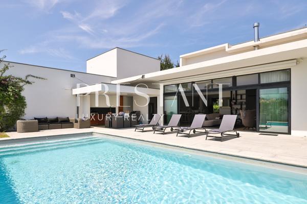 ROMEO – A l’entrée sud de Biarritz – location de vacances avec piscine – 8 personnes, BIARRITZ