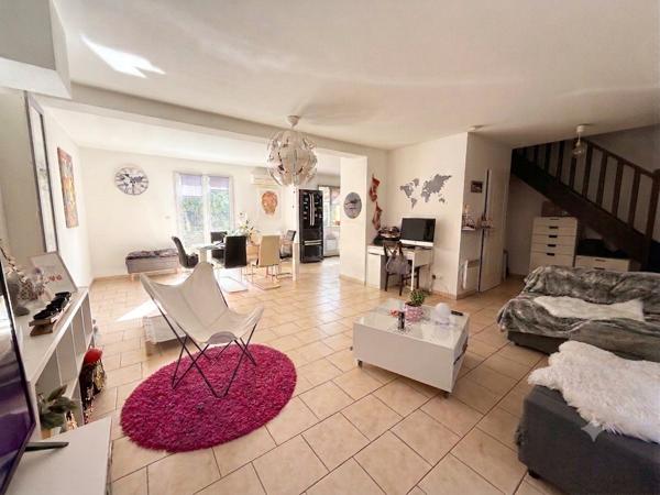 Maison
         5 pièces
        - 98 m² Exclusivité 270 000 € *