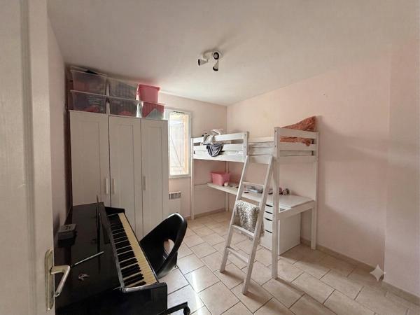 Maison
         5 pièces
        - 98 m² Exclusivité 270 000 € *