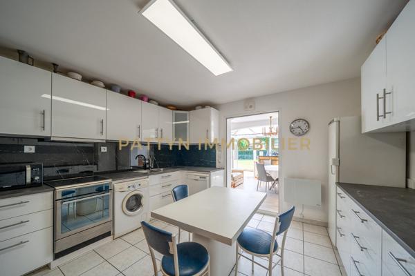 Votre futur maison de famille avec piscine intérieure, cave et grand garage au coeur du village de Civrieux
