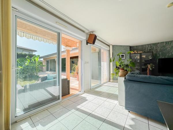 Votre futur maison de famille avec piscine intérieure, cave et grand garage au coeur du village de Civrieux