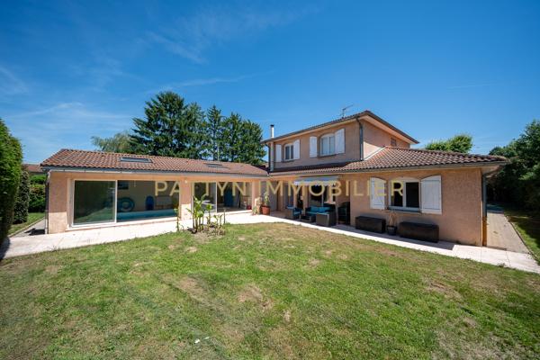Votre futur maison de famille avec piscine intérieure, cave et grand garage au coeur du village de Civrieux