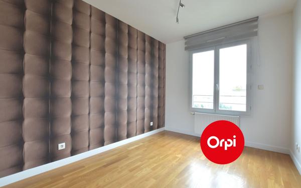 Appartement à louer    4 pièces • 120,04 m2 Tassin-la-Demi-Lune